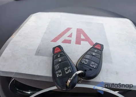 2014 Chrysler Town & Country Touring z USA, uszkodzony, nr VIN 2C4RC1BGXER396319